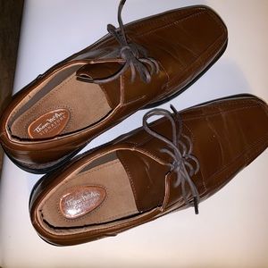 Thom McAn Signature Footware